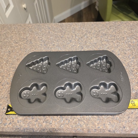 2 Wilton Ginger Bread Man Christmas Tree Cookie Pans Non-Stick 12" X 8" X 1/2" - Picture 8 of 8